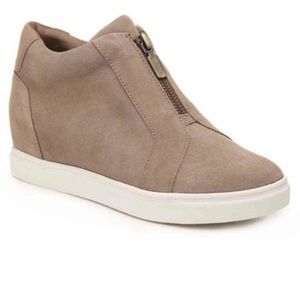 Blondo NWOB Glenda Waterproof Suede wedge sneakers 6.5